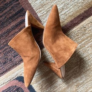 Nineties throwback ~ Suede mules
